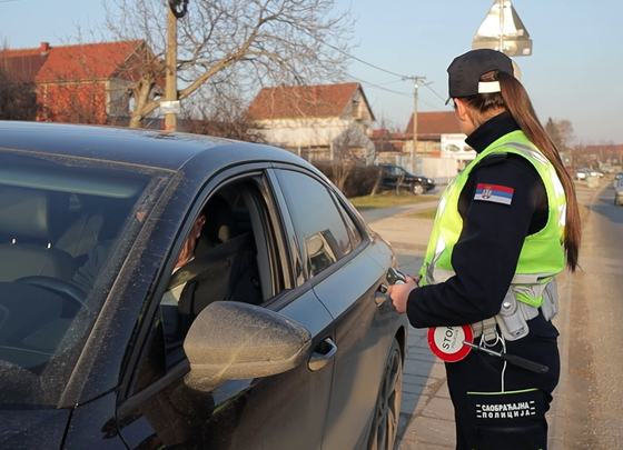Saobraćajna policija kontroliše vozača